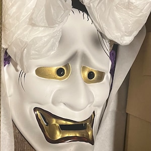 Noh mask traditional Japanese art Hannya wall statue the mask of a demon woman/Includes a seller-written guide explaining Noh masks