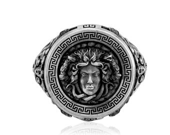 Logo Medusa Gorgone Testa Di Una Donna Con Serpenti Amuleto Protettivo Logo Per Gm1432391504 474658828 Logo Medusa Gorgone Testa Di Una Donna Con Serpenti Amuleto Protettivo Logo Per Gm1432391504 474658828