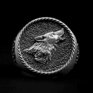 Howling Wolf Signet Ring, Wolf Ring , Artisan Jewelry, Animal Jewelry, Men Silver Gift Ring, Wolf Unique Desing Ring, Silver Wolf Ring