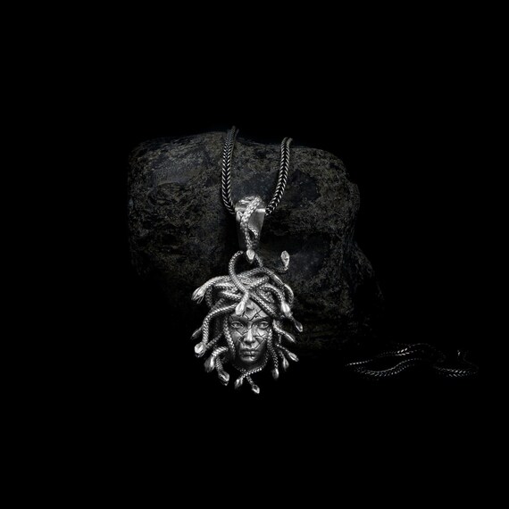 Medusa demi necklace outlet