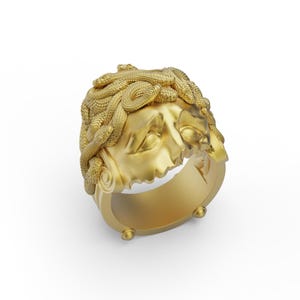 Sterling silver Medusa ring, inspired by Greek mythology, perfect as a gift for mythology lovers or gothic jewelry enthusiasts.