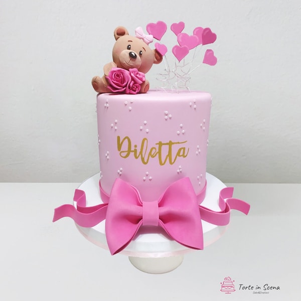 Torta scenografica tema orsetto, Teddy bear, Torta nascita con orsetto , torta primo compleanno, dummycake con fiocco e orsetto