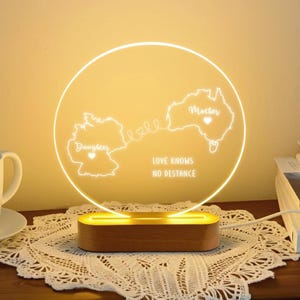 Regalo para el Día de la Madre a Distancia - Regalo para Mamá de su Hija - Luz de Noche Personalizada con Dos Mapas - Regalo de Cumpleaños para Mamá - Regalo Único para el Día de la Madre