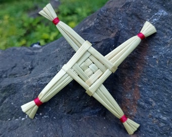 Cruz de paja de Santa Brígida hecha a mano: amuleto de bendición irlandesa. Adorno navideño de pared natural. Decoración para espejo.