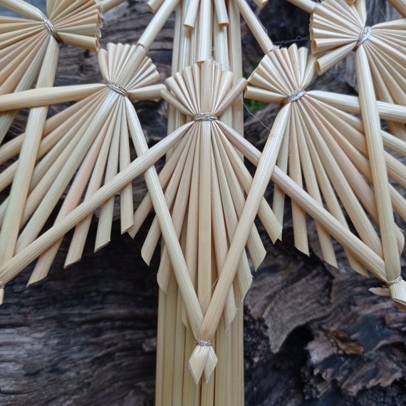 Straw tree topper Straw tree topper