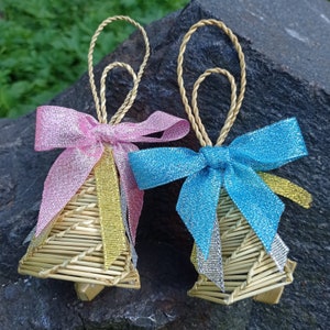 Schwedische Traditionelle Weihnachts Ornament. Strohglocken handgefertigt. Weihnachtsbaum Dekor. Hängende Dekoration Natur. Maiswagen.