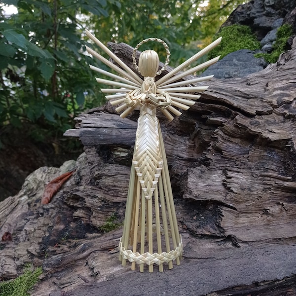 Praying angel. Christmas tree topper. Straw ornament. Xmas decoration. Etnic Ukrainian art.  Figure guardia angel. Religious handmade gift.