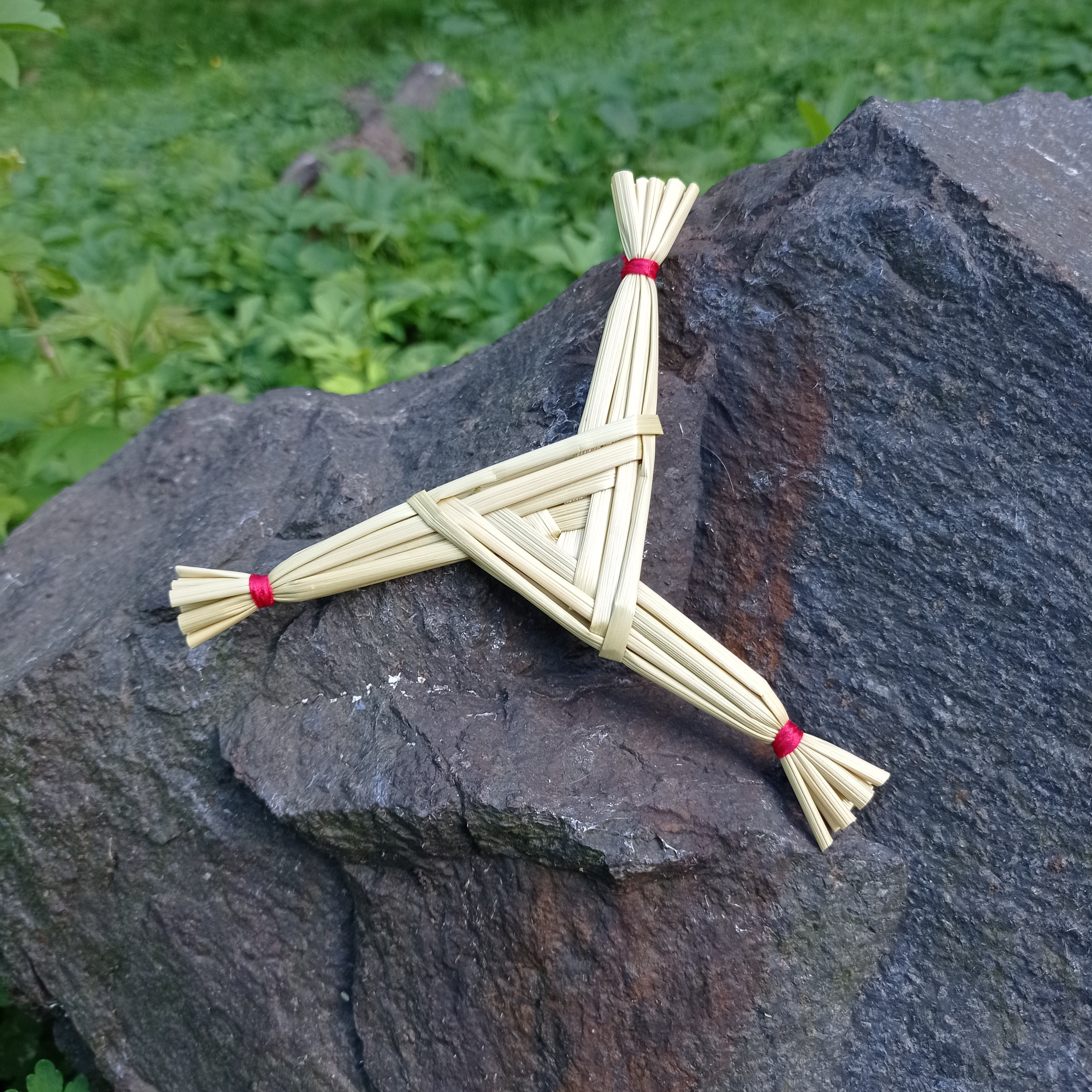 folklore.ie - St. Brigid's Crosses with Straw Bows, Co.