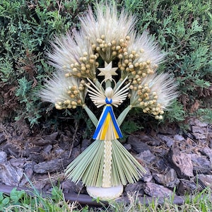 Wheat bouquet. Traditional Ukrainian didukh. Natural dried flower arrangement. Straw ornaments. Rustic hanging decor. Housewarming gift.