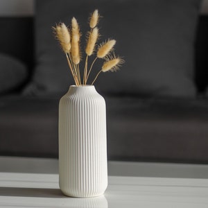 Vase en céramique avec rainures en blanc mat Décoration de vase moderne pour herbe de pampa, fleurs fraîches, fleurs séchées, décoration bohème, décoration d'intérieur pour rebord de fenêtre image 1