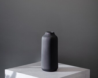 Keramik Vase mit Rillen in Matt Schwarz - moderne Vase für Pampasgras frische Blumen Trockenblumen, Boho Deko Wohnungsdeko für Fensterbank