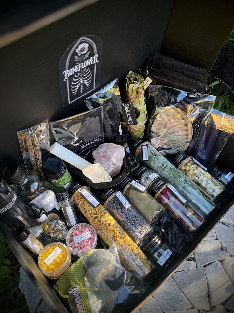 Gothic Witchcraft Kit + Cauldren | Altar, Rituals, Spells | Crystals ...