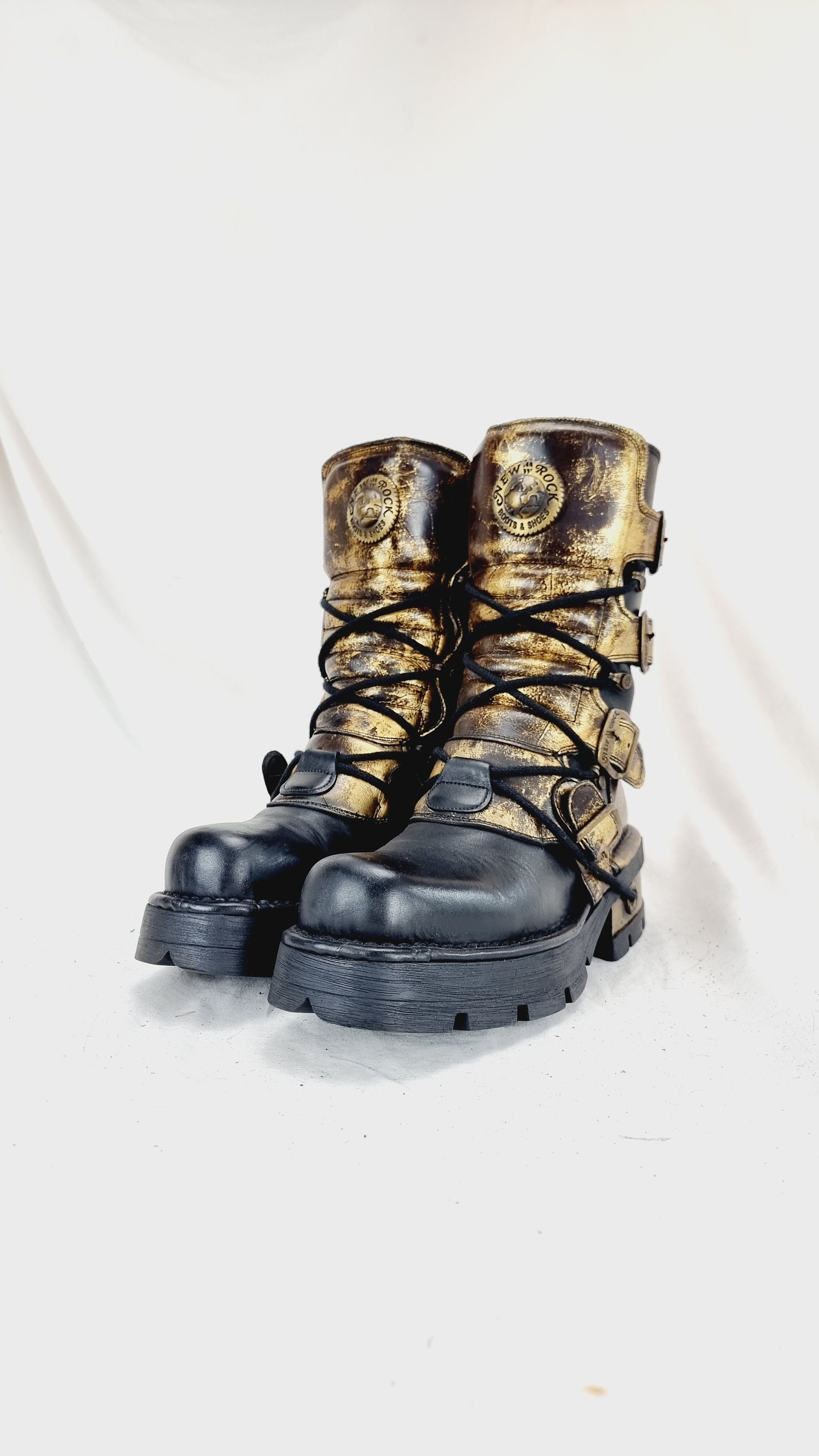 EU 39 / UK 6 Black and Gold Leather New Rock Boots - Chunky