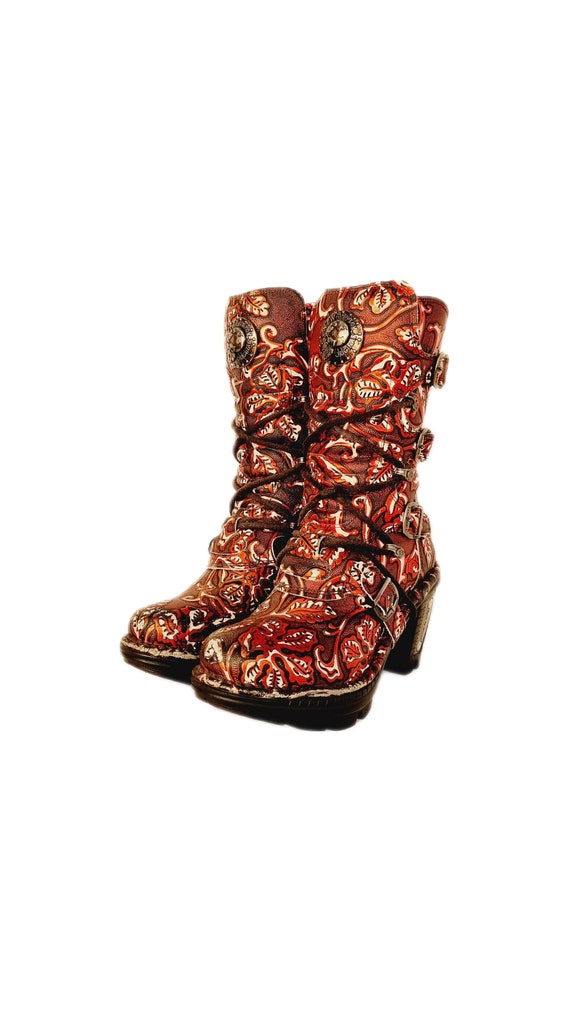 Gold Paisley Pattern Print Comfy Winter Boots