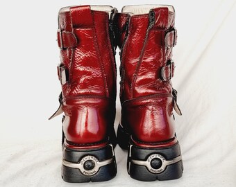 EU 44 / UK 10 Vintage Burgundy Cherry Red Buckled Lace up