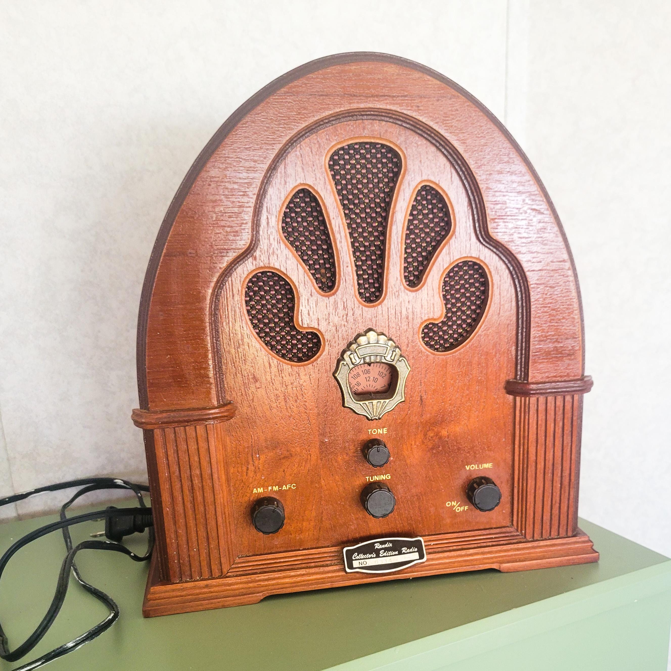 Vintage-style Cathedral Radio: Randix Collector's Edition AM/FM
