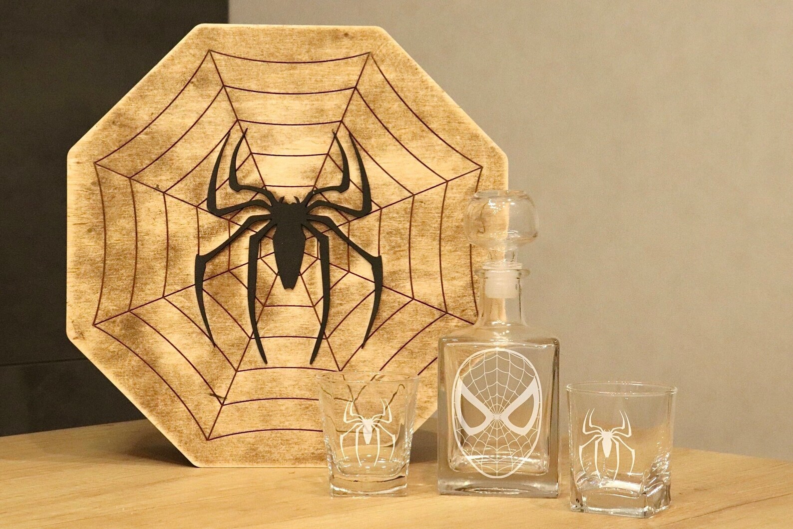10. Spider-man Engraved Decanter Set