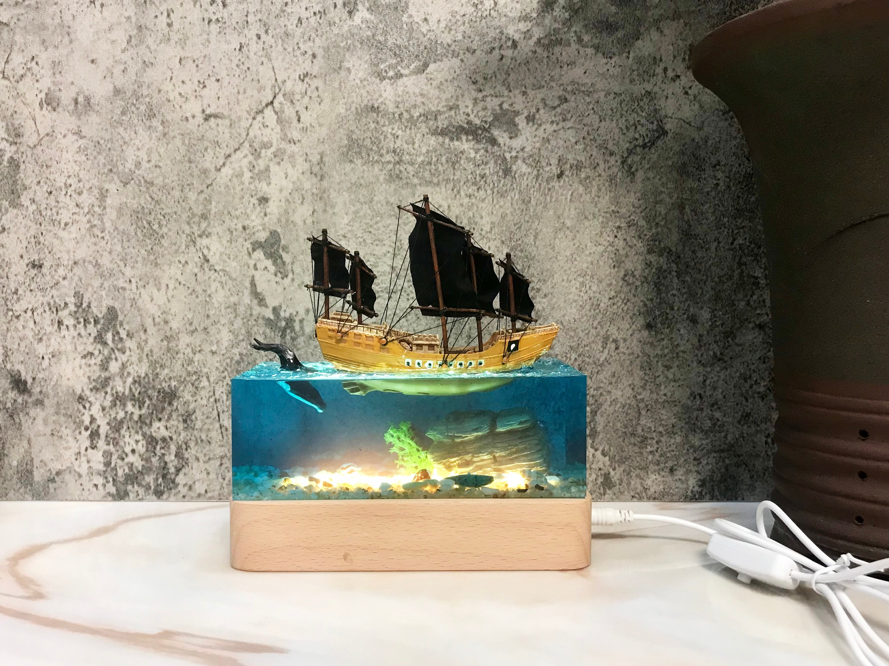 レジンアートナイトライト：手作りの海のジオラマデスクデコレーション 