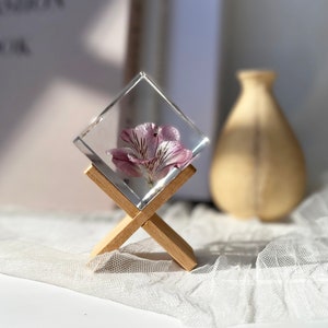 Alstroemeria Flower Preserved In Resin Friendship gift Best Friend Gift for her,Best friend birthday,Wedding Gifts