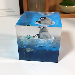 Resin cube Epoxy resin Night Light Realistic Penguin Paperweight  Miniature Ocean landscape Ornaments Cute personalized gifts for Birthday