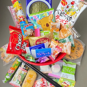 Japanese Snack Box / Hamper / Treats with Ramen Bowl - Asian Sweets Candy Savoury (Personalised message)