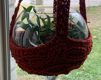 Globe Hanging Basket Crochet Pattern. Easy!  2 Skeins! Free YT video instructions for every stitch and step.