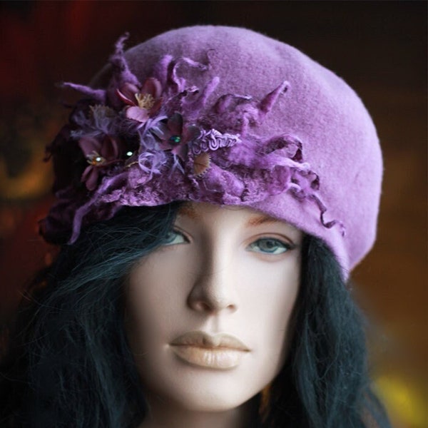 Boho Beret Lilas béret femme dans le style boho Béret feutré Chapeau hippie Béret de laine Boho chapeau gitan Art pour porter des vêtements Couture modifiée