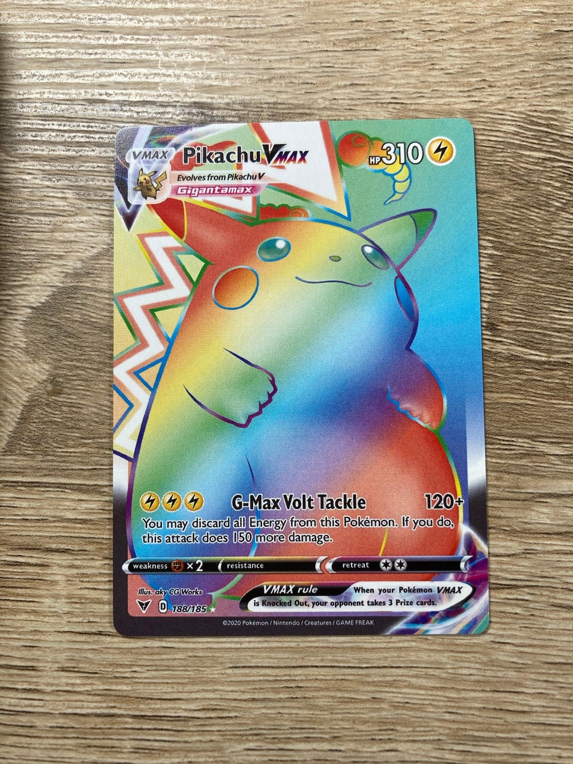 Carte Pokémon PIKACHU-VMAX Gigamax Rainbow Rare Secrète - 188/185