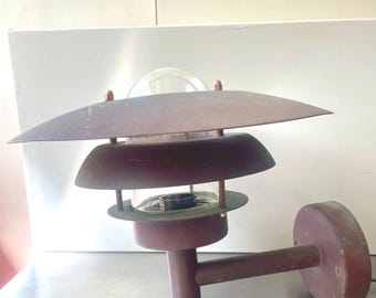Lámpara de pared exterior clásica danesa de estilo MCM en cobre.