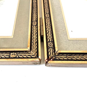 Marco doble dorado plegable antiguo