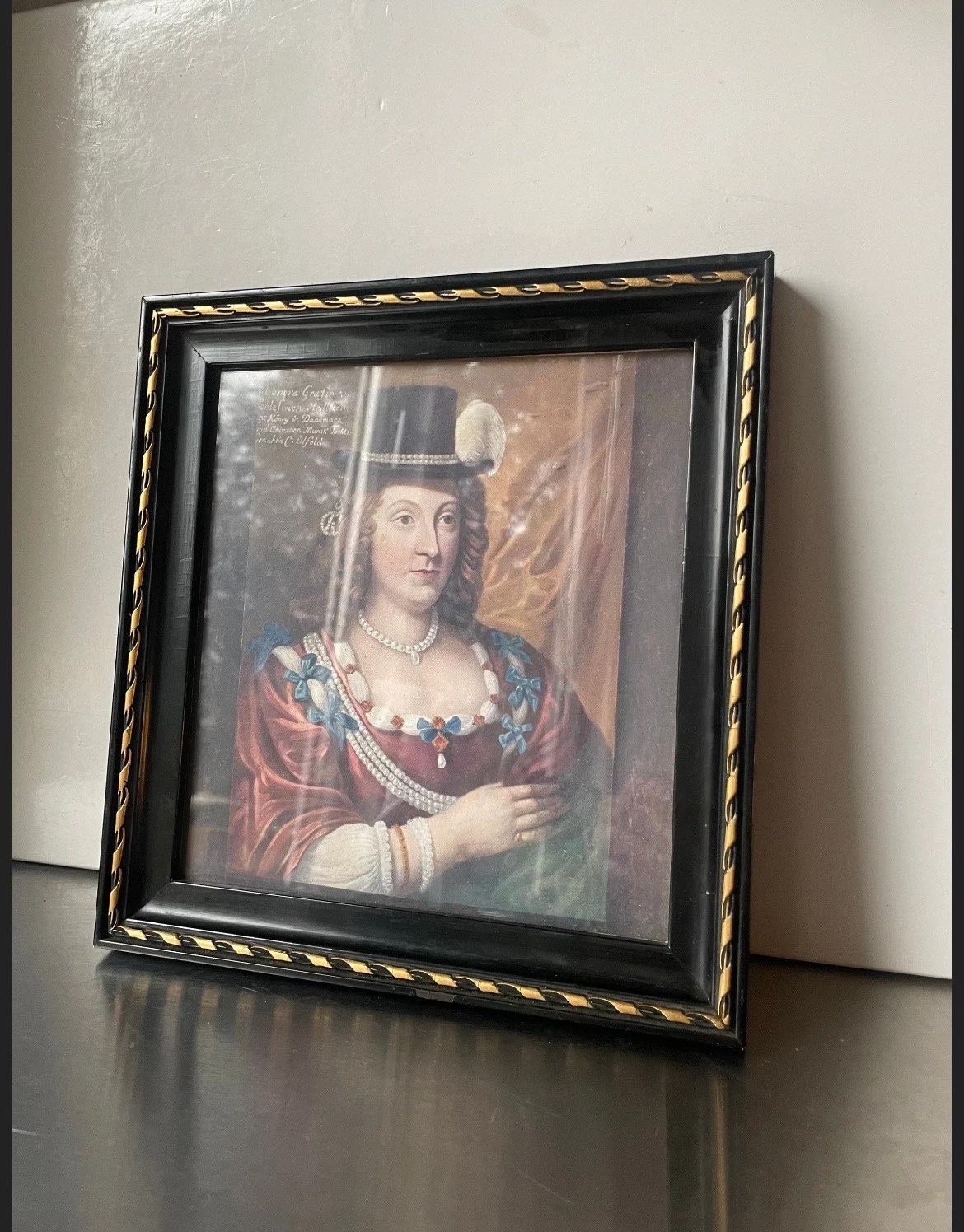アンティークの黒い木製フレーム Antique Black Wooden Frame With Gilding 22 Cm X 21 Cm - Etsy