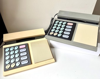 Teléfono analógico con cable multicolor Bang & Olufsen BEOCOM vintage, diseño danés.