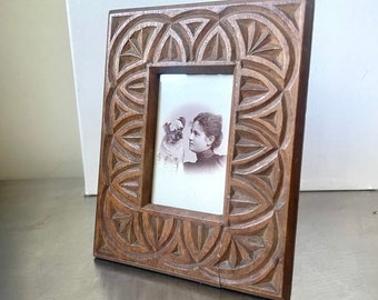 Antique frame in Carved solid Wood 17.5 cm X 14 cm