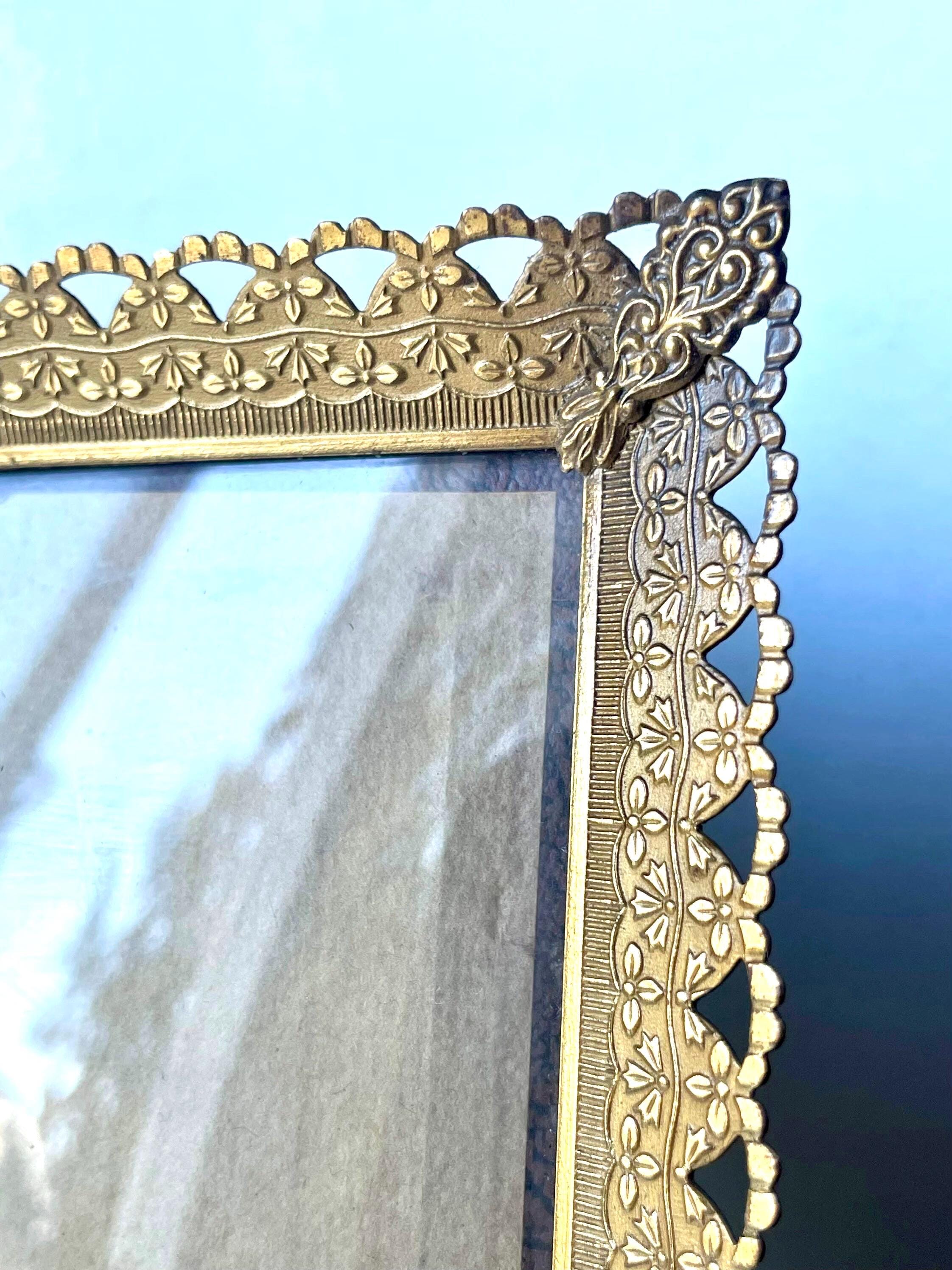 ヴィンテージゴールドカラーのメタルフォトフレーム 19.5 cm x 15.5 cm