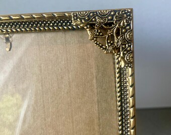 Vintage Metal Picture Frame 17.5 cm x 13.5 cm CONVEX glass