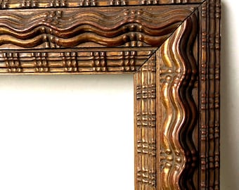 Cornice antica dorata su legno 49 cm x 33,5 cm