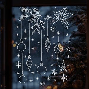 Peut inclure: Dessin au trait blanc d'ornements de Noël, de flocons de neige et de verdure sur une fenêtre. Les mots "PRINTABLE WINDOW ART" sont sur le côté gauche. Les dimensions sont d'environ 38x56 cm.