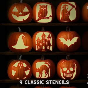 Può includere: Nove zucche arancioni con disegni intagliati per Halloween. I disegni includono una faccia di jack-o'-lantern, un gufo, la morte, un cappello da strega, una casa infestata, un pipistrello, un fantasma, un gatto e un teschio. Il testo "PRINTABLE STENCILS" e "9 CLASSIC STENCILS" sono visibili.