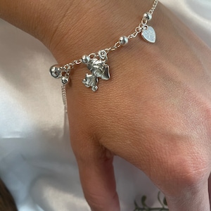 スターリングシルバーの犬チャームブレスレット：足跡ハート、ジングルベル