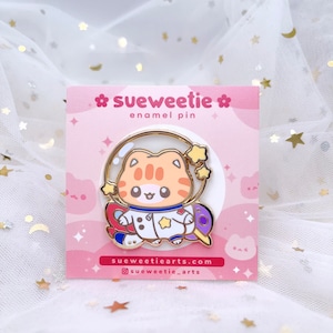 Pin de esmalte con forma de gato espacial y astronauta, lindo gatito con diseño de Chibi, regalo para amantes de los animales kawaii de dibujos animados, pin de solapa para rellenar bolsos