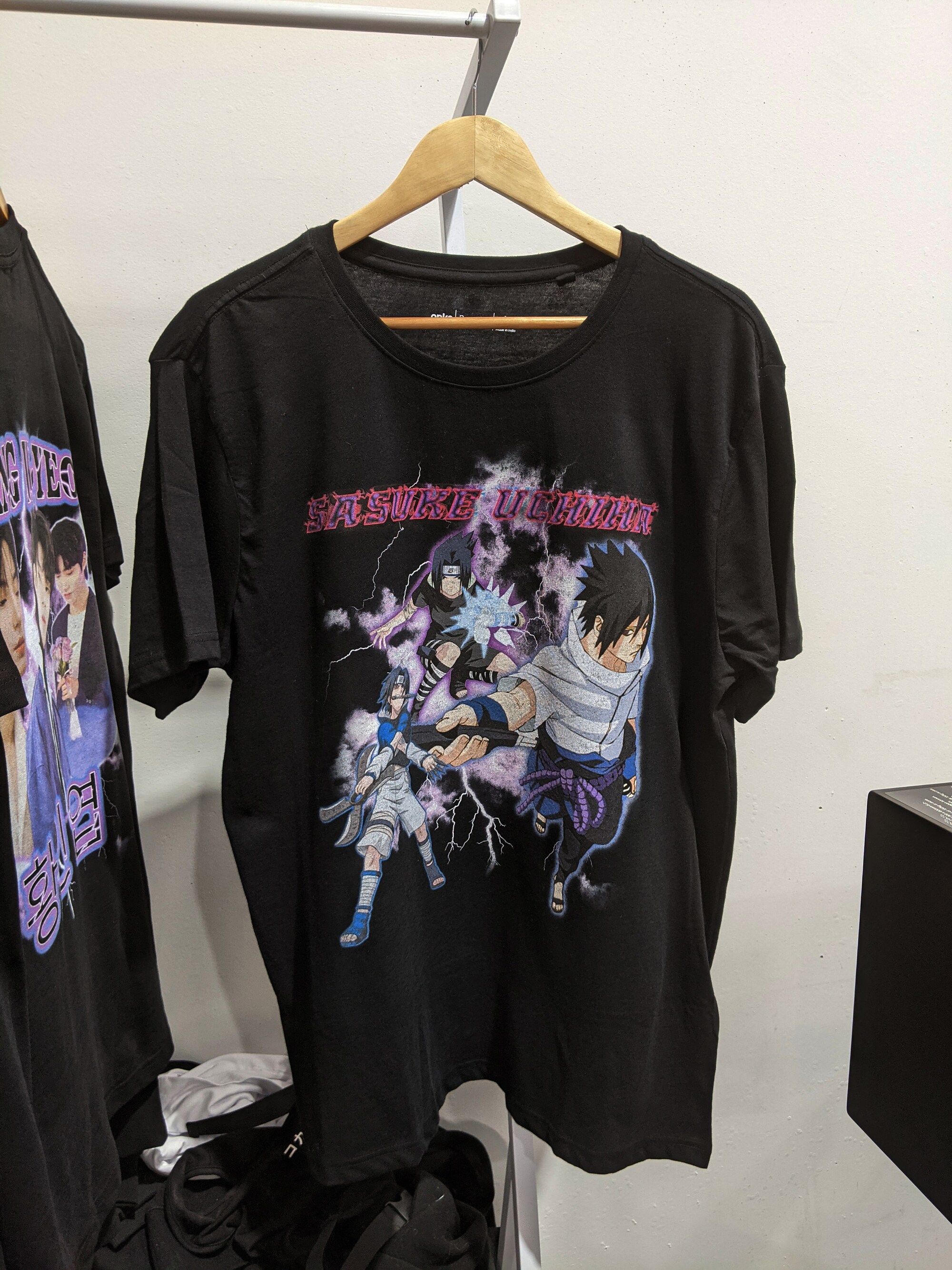 Discover Uchiha Sasuke Anime Vintage Style T-Shirt!