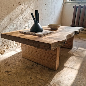 Stolik kawowy z drewna Live Edge Wood Slab w stylu japońskim, meble japońskie, niski stolik kawowy z odzyskanego drewna, stolik kawowy Wabi Sabi, meble industrialne