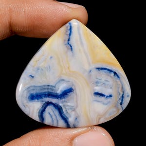 Cabochon de scheelite bleu naturel en forme de goutte, pierre de scheelite en cristal, taille des deux côtés, 33 x 35 x 5 mm, pierre polie des deux côtés