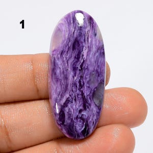 Naturlig Charoite Cabochon Lila Chariote Kristall Platt Baksida Båda Sidor Polerad Charoite Sten Lila Kristall För Smycken