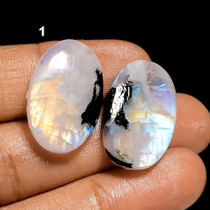 Paire de pierres de lune arc-en-ciel naturelles, pierres précieuses bleu feu, paire de cabochons de pierre de lune en vrac pour la fabrication de boucles d'oreilles (les paires comme sur la photo)