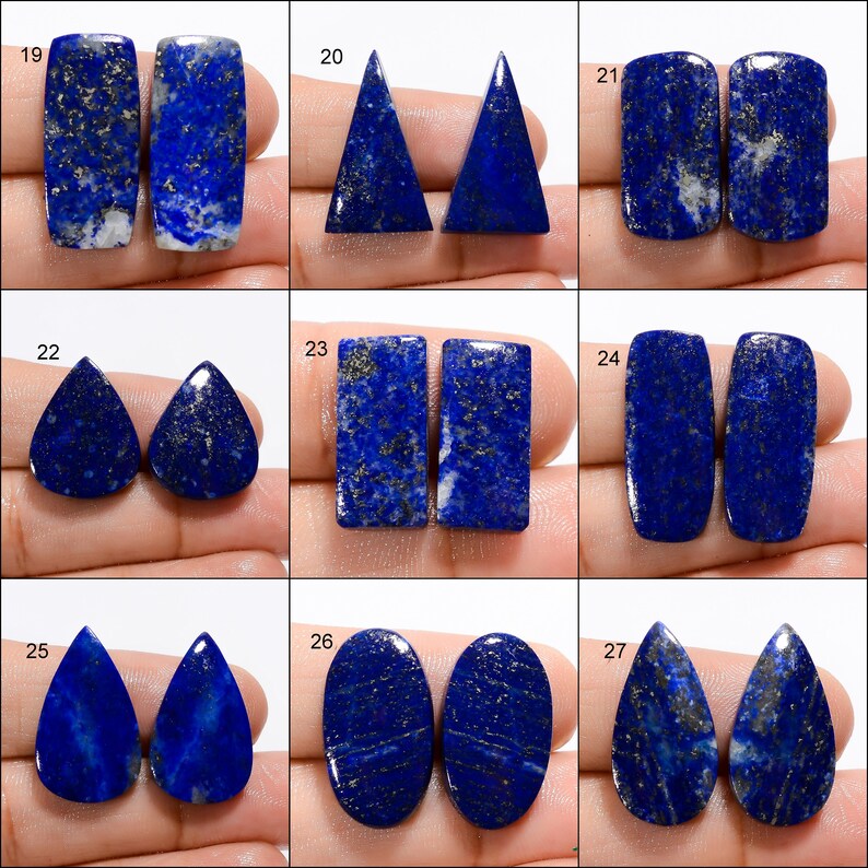 Op de afbeelding: Set van 9 paar Lapis Lazuli cabochons in verschillende vormen en maten, waaronder rechthoek, driehoek, peer en ovaal. De stenen zijn diepblauw met gouden vlekken.