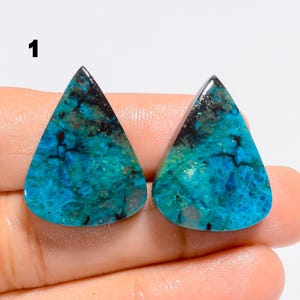 Paire d'azurite naturelle Paire de cabochons azurite bleue Paire de pierres précieuses azurite bleue des deux côtés Paires d'azurite polie petite taille