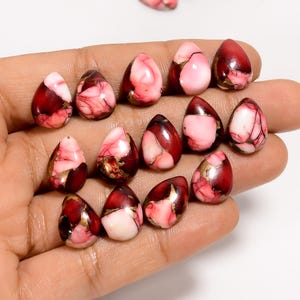 Cabochon di turchese rosso da 13X10X3 mm, cristallo di rame rosso di bufalo, forma a goccia, pietra turchese lucidata su entrambi i lati.
