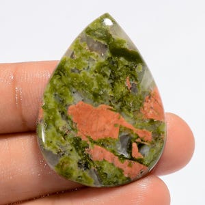 Natürliche Unakit Cabochon Drop Grün Stein Grün Unakit Kristall 36X27X5 mm Größe Unakit Stein