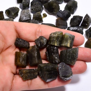 Pezzi grezzi di acquamarina grezza, sciolti, di muschio naturale al 100%, pietre preziose grezze, cristalli curativi grezzi per la creazione di gioielli.